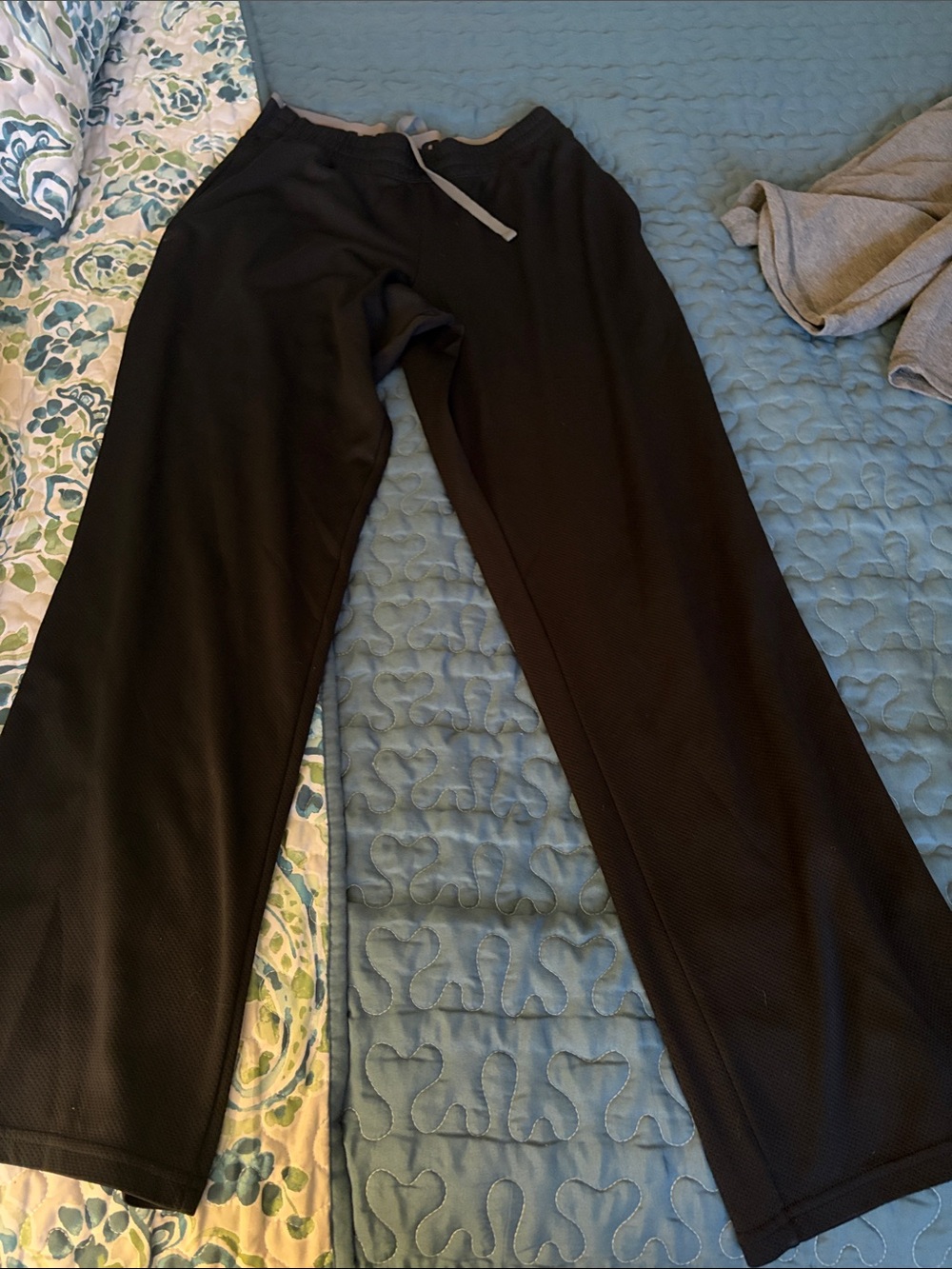 Black Wide-Leg Under Armor men’s Athletic Pants - Comfortable Everyday Fit